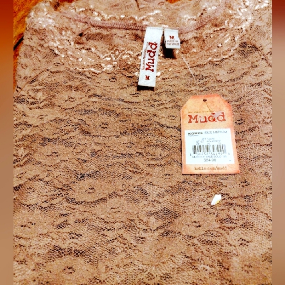 🆕 Mudd Lace Tee, NWT Rose Gold